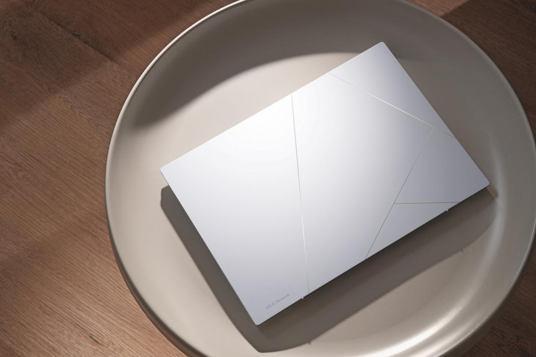 A white rectangular object on a white plate
Description automatically generated